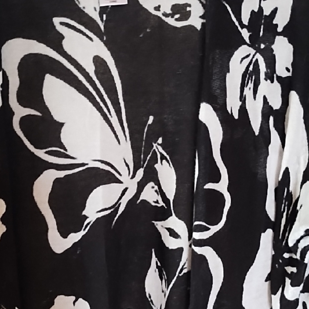 Alfred Dunner Black and White Leaf Pattern Sweater - Picture 2 of 3